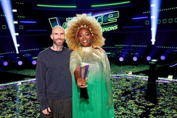 Bà mẹ hai con thắng The Voice Mỹ