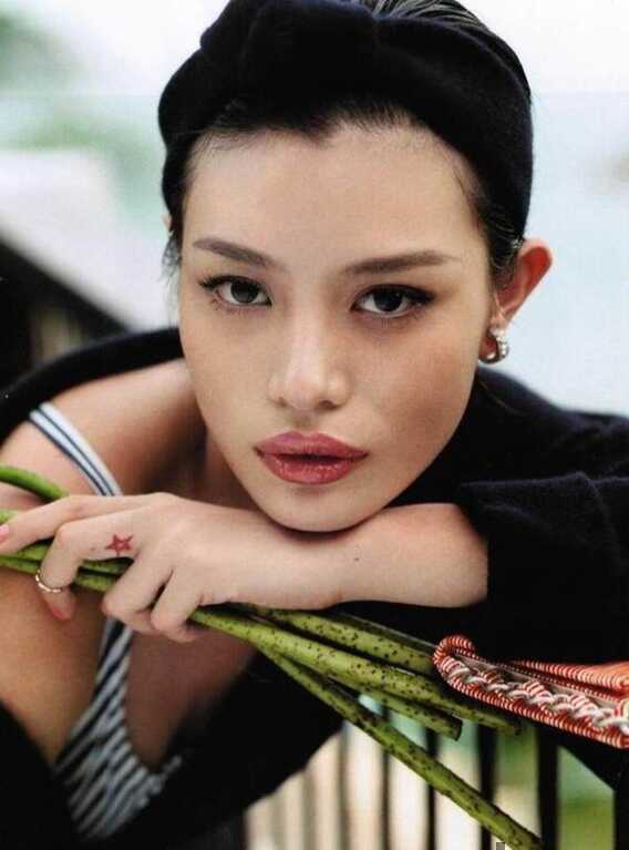 Người đẹp từng chê Chương Tử Di là “mẹ kế giả tạo” bất ngờ thay đổi thái độ