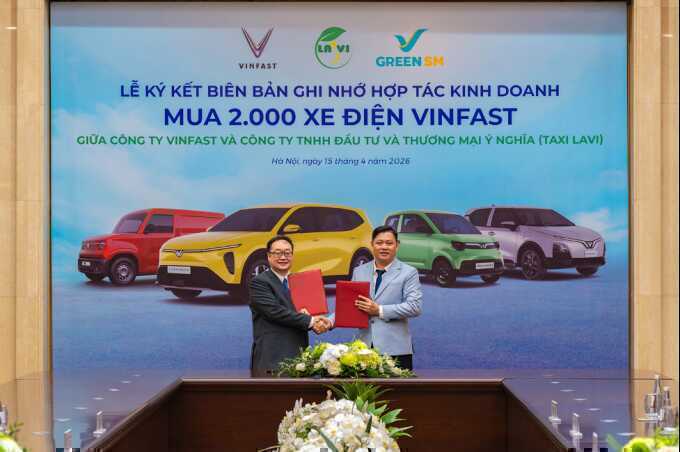 Hãng taxi chuyển đổi toàn bộ xe xăng sang xe điện VinFast