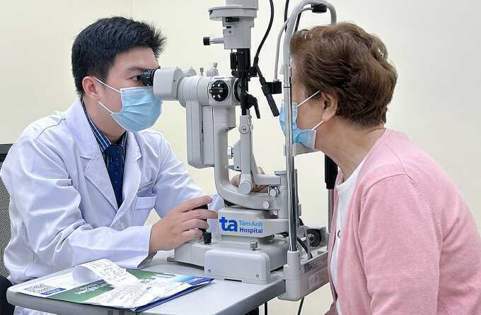 Viêm giác mạc do biến chứng zona