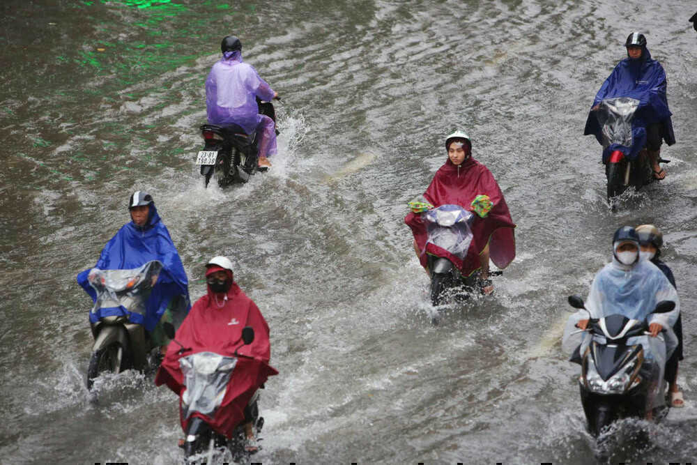 Dự báo thời tiết 17/4/2026: Không khí lạnh `xung đột` nóng ẩm, miền Bắc mưa giông mạnh