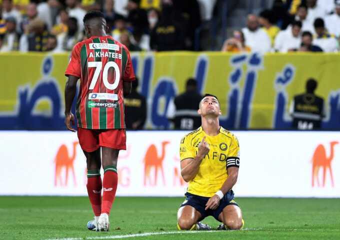 Ronaldo nôn ói ở trận thắng của Al Nassr