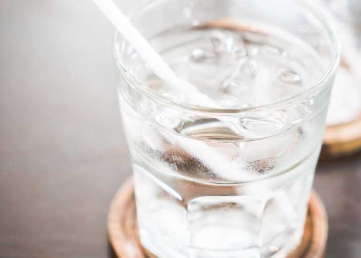 4 không khi uống nước lạnh ngày nóng