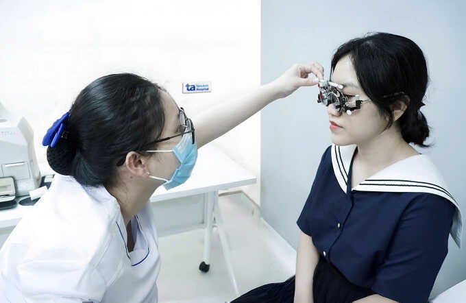 Cận thị nhẹ có nên đeo kính?