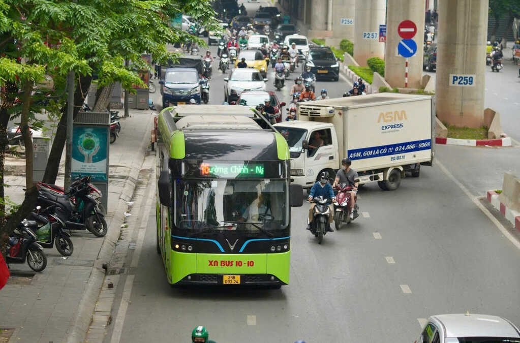 Hà Nội “lột xác” xe buýt: Hành khách thích thú vì không còn mùi khói