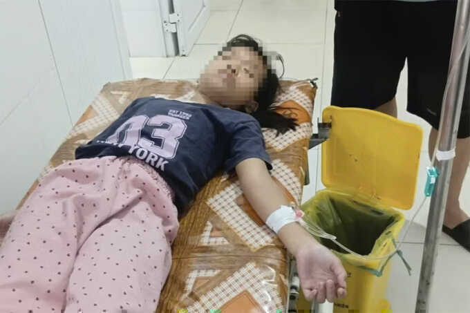 Hơn 20 người nghi ngộ độc sau khi ăn bánh mì