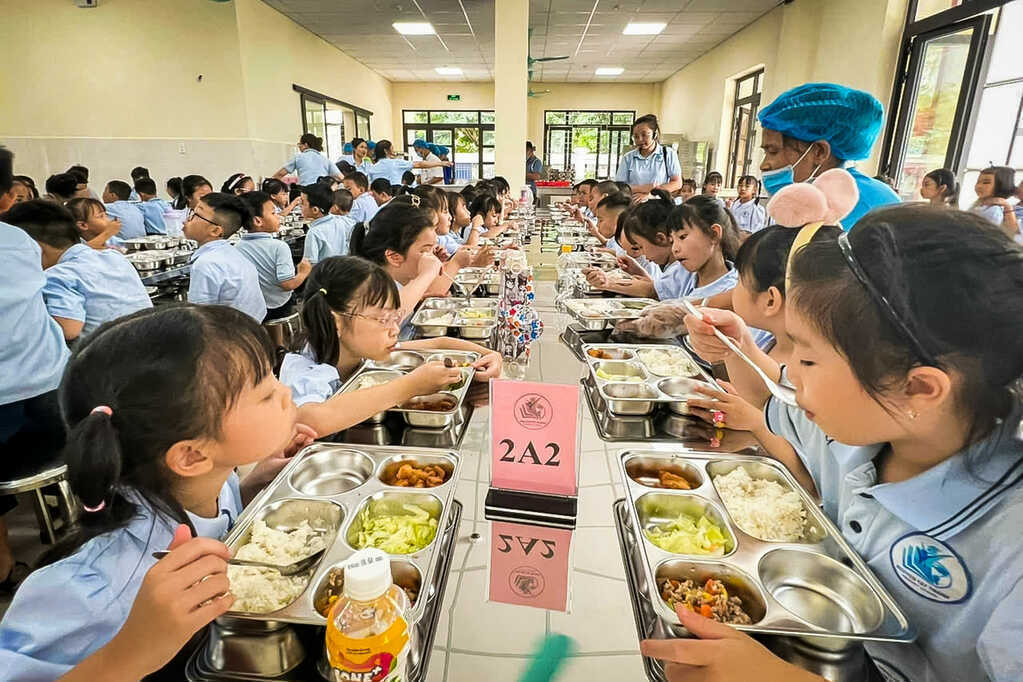 Chủ tịch Hà Nội yêu cầu niêm yết công khai nguồn gốc thực phẩm vào trường học