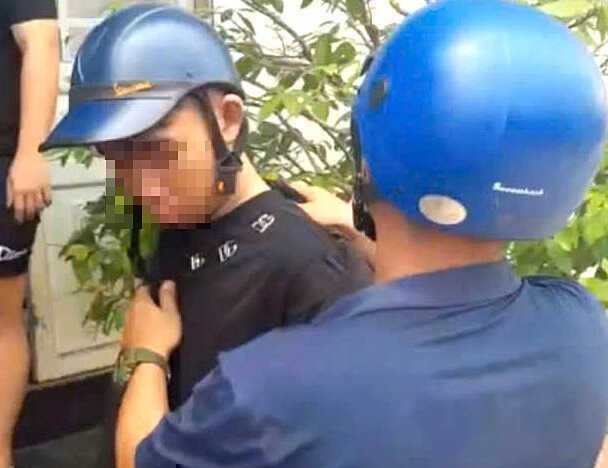 Nam sinh bị đâm trọng thương khi tan trường