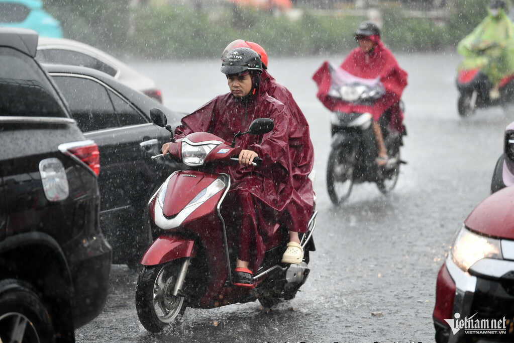 Dự báo thời tiết 20/4/2026: Hà Nội vẫn có mưa giông, trời mát