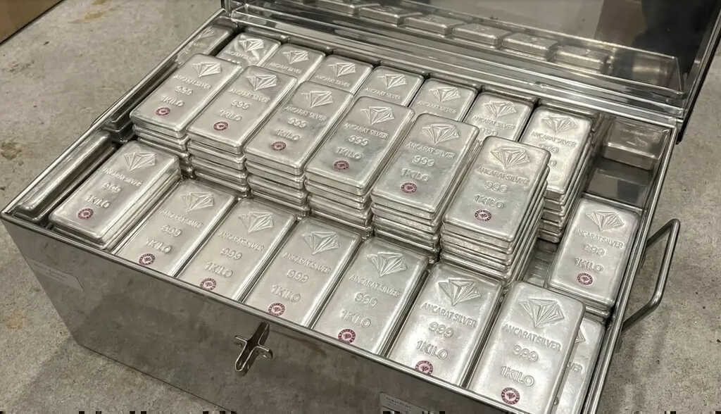 Giá bạc hôm nay 20/4/2026 tiếp đà tăng mạnh sau một tuần khởi sắc