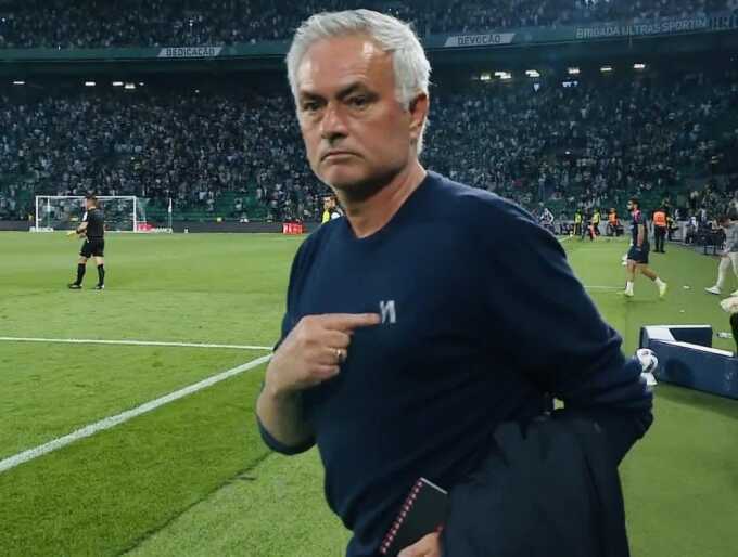 Mourinho gây sốt với màn `tự khen`