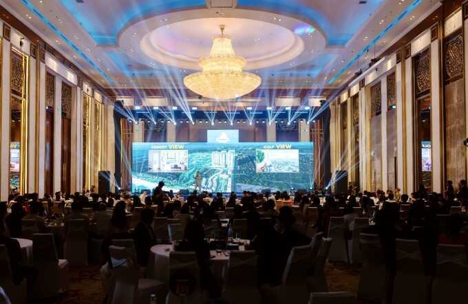 Newtown Diamond cất nóc tòa căn hộ đầu tiên