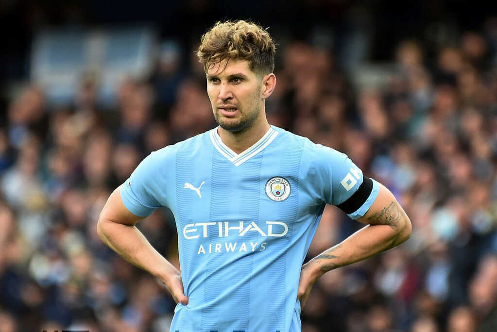 Thêm một ngôi sao khăn gói rời Man City