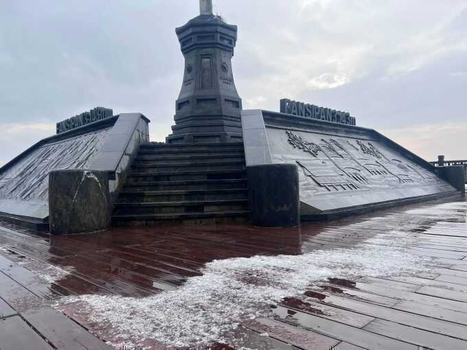 Mưa đá 30 phút trên đỉnh Fansipan
