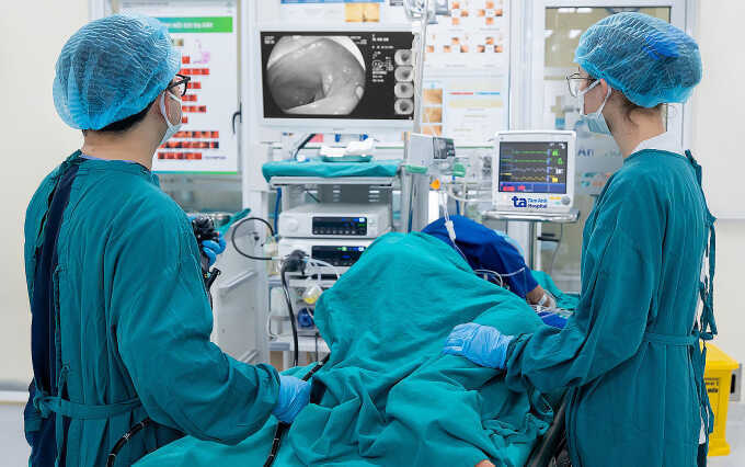 Đa polyp trong đại tràng người phụ nữ
