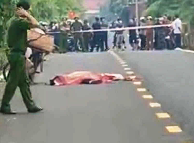 Người phụ nữ tử vong trên đường ở Ninh Bình, cơ thể có nhiều vết thương