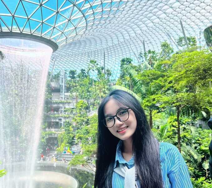 Tốt nghiệp sớm, nữ sinh 22 tuổi thẳng tiến đại học top 8 thế giới