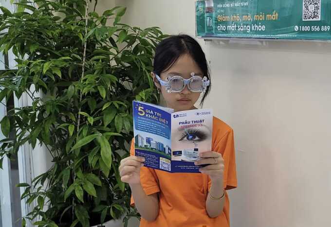 Trẻ loạn thị có cần đeo kính thường xuyên?