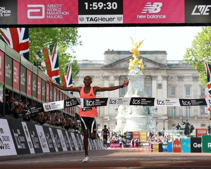 Marathon lần đầu có thành tích sub2