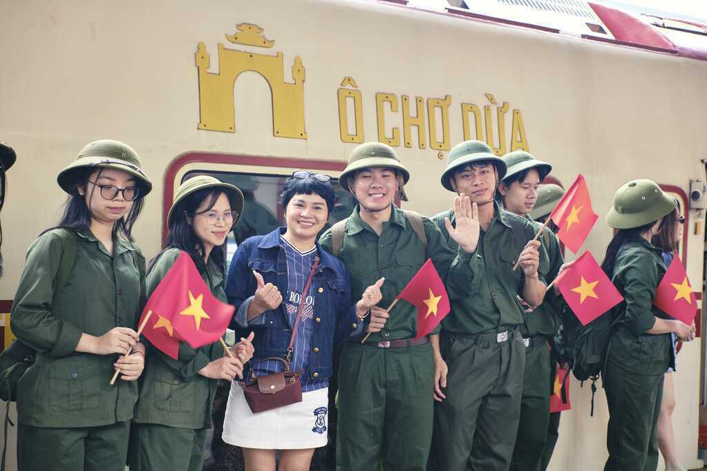 Chuyến tàu tại Hà Nội tái hiện ký ức lịch sử dịp 30/4