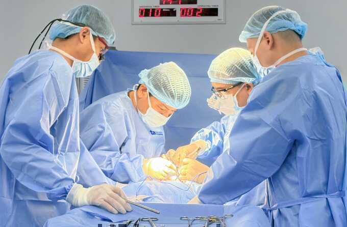 Thận bé trai 4 tuổi phình to, ứ nước