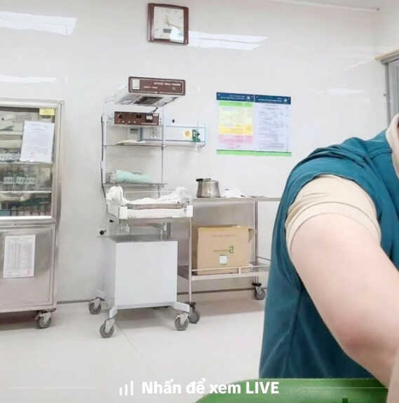 Bác sĩ vừa làm việc vừa livestream, Giám đốc Bệnh viện Phụ sản Hà Nội lên tiếng