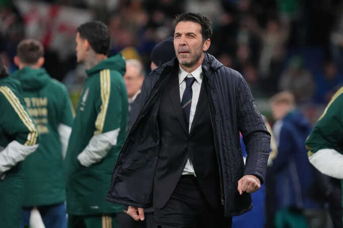 Buffon từ chức sau thất bại của Italy