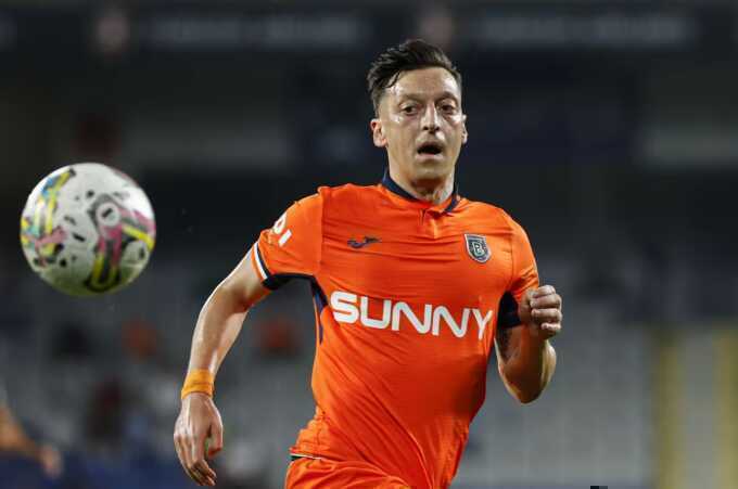 Cuộc sống mới của Mesut Ozil ở Istanbul