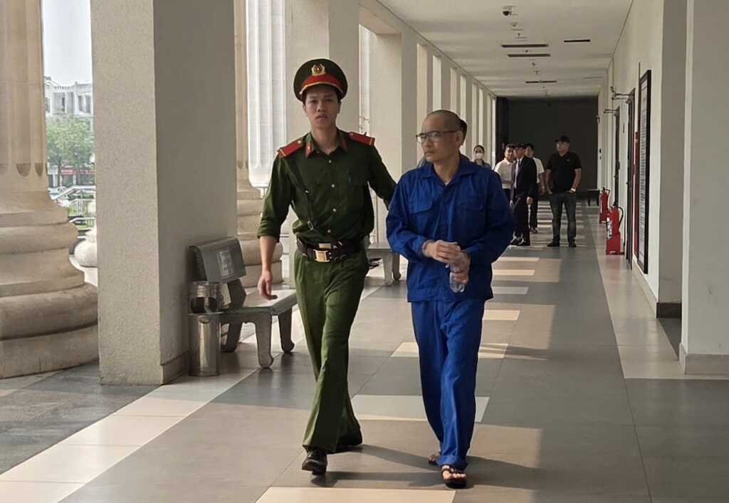 Người phụ nữ bị lừa tiền tỷ vì mong được thăm gặp chồng đang bị tạm giam