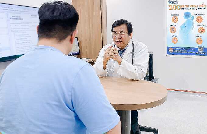 Tăng 25 kg, mắc nhiều bệnh ở tuổi 24