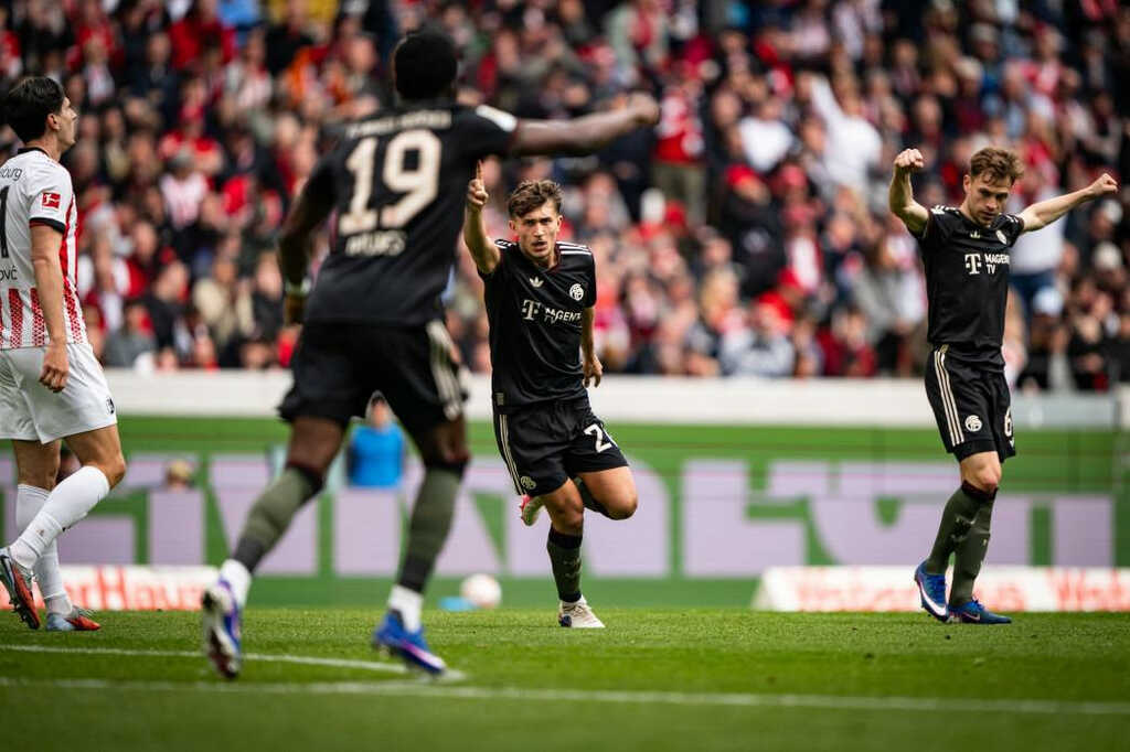 Bayern Munich ngược dòng khó tin phút bù giờ