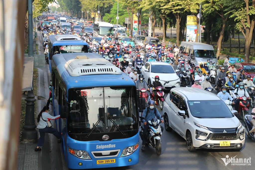TPHCM miễn phí xe buýt cho toàn dân: Để tấm `vé 0 đồng` thực sự hấp dẫn