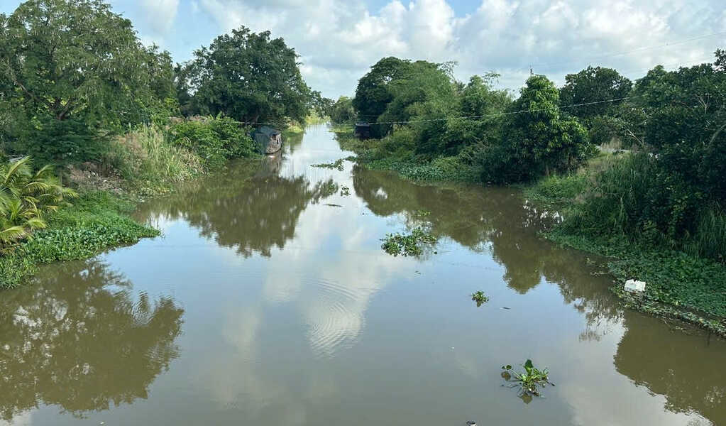 Hai trẻ nhỏ chới với rồi bị nước nhấn chìm, mất tích trên sông