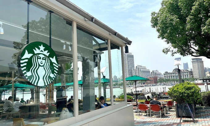 Lý do Starbucks `bán mình` ở Trung Quốc