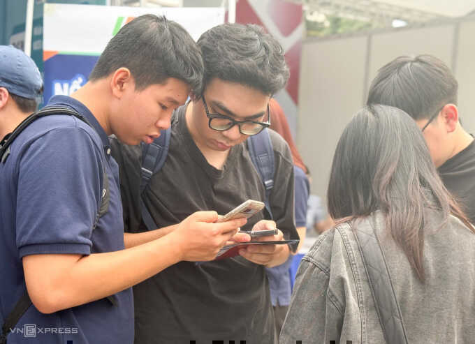 `Sinh viên không nên kén việc lương cao khi mới ra trường`