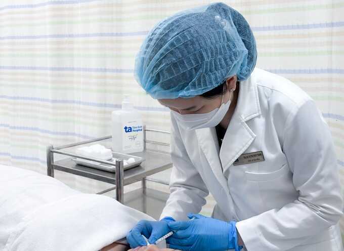 Sẹo lồi lan rộng trên môi