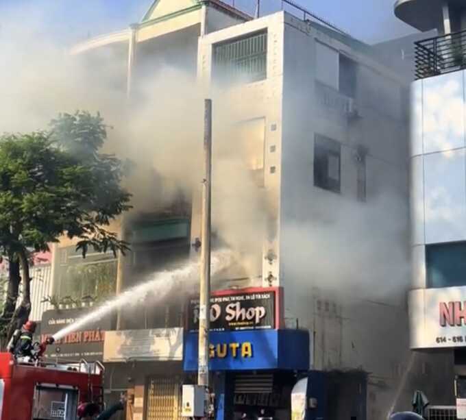 Cháy nhà 4 tầng ở trung tâm TP HCM