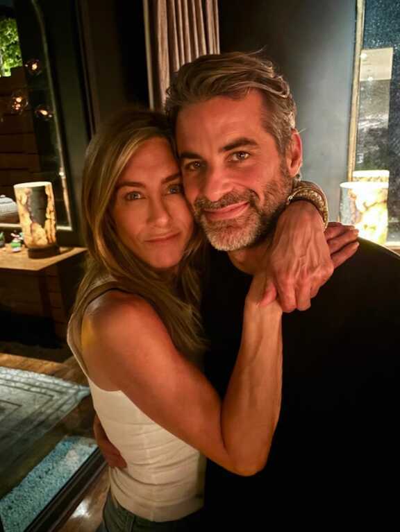 Chuyện tình của Jennifer Aniston và nhà thôi miên