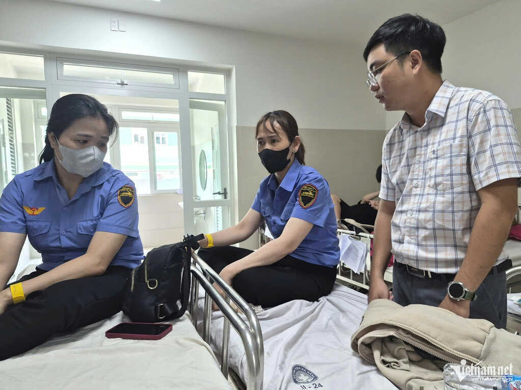 Hai nhân viên đường sắt kể phút bị người phụ nữ vượt rào chắn hành hung, phải nhập viện