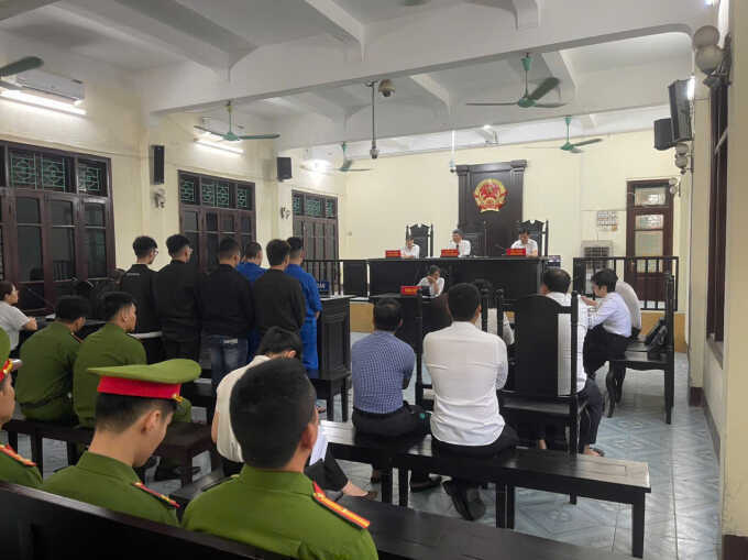 Nhóm trẻ vị thành niên `ngông cuồng` bị xét xử