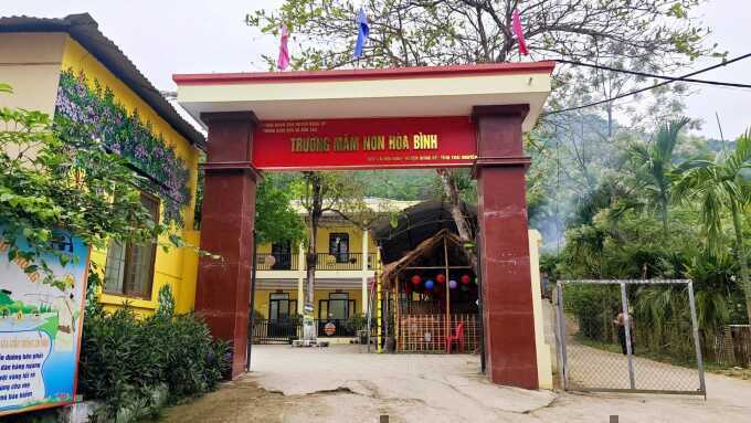 Đình chỉ hiệu trưởng vì thịt bán trú nhiễm tả lợn, khuẩn Ecoli