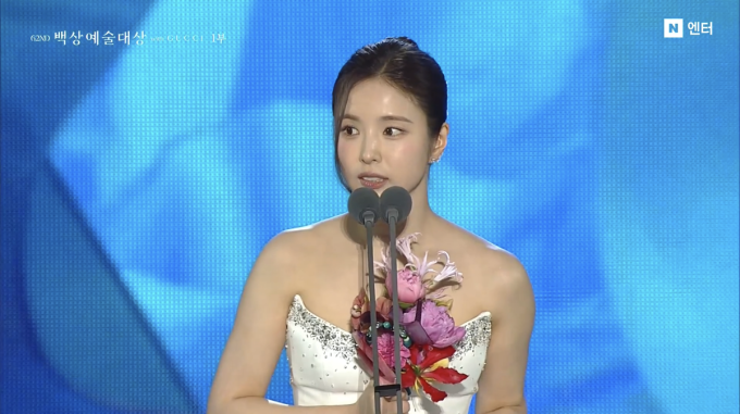 Diễn viên Hàn bị phản ứng khi thắng Baeksang