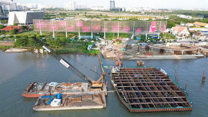 Cầu đi bộ nghìn tỷ qua sông Sài Gòn vào giai đoạn xây trụ chính