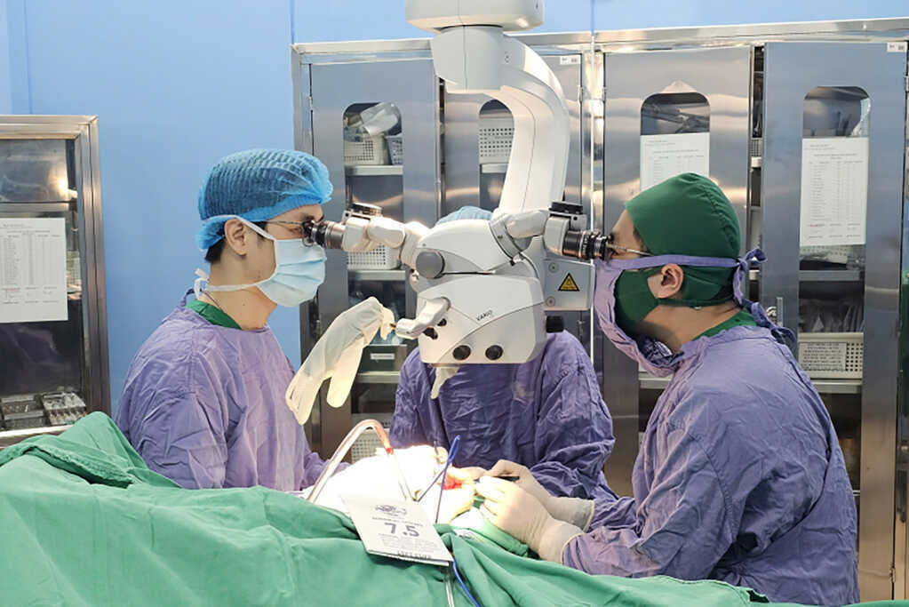 Hồi sinh bàn tay dập nát cho nữ bệnh nhân trong vụ nổ bình khí nén