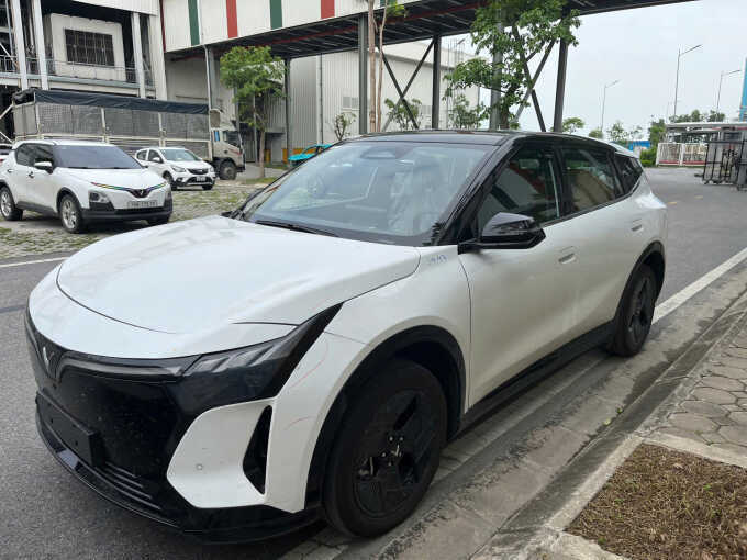 VinFast VF 8 thế hệ mới lộ diện