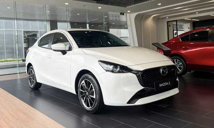 Sedan cỡ B tháng 4: Mazda2 tạo bất ngờ