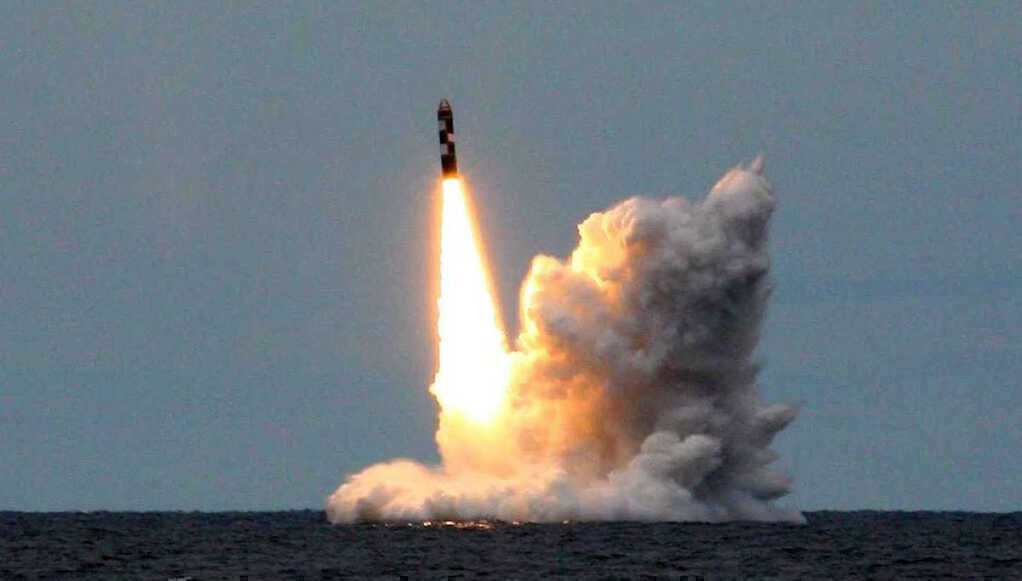 Tên lửa Bulava tầm bắn 9.000km, công nghệ MIRV 10 đầu đạn, khiến mọi hệ thống phòng thủ bất lực