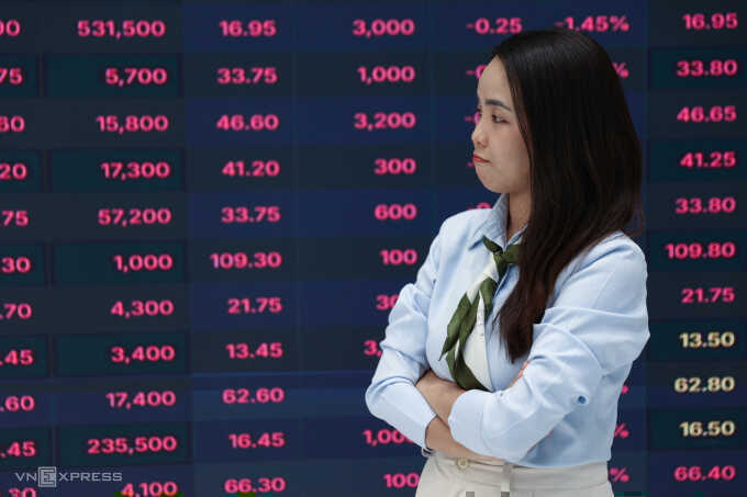 Chứng khoán giảm điểm phiên cuối tuần