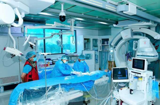Bé 9 tuổi đột quỵ vỡ mạch máu não