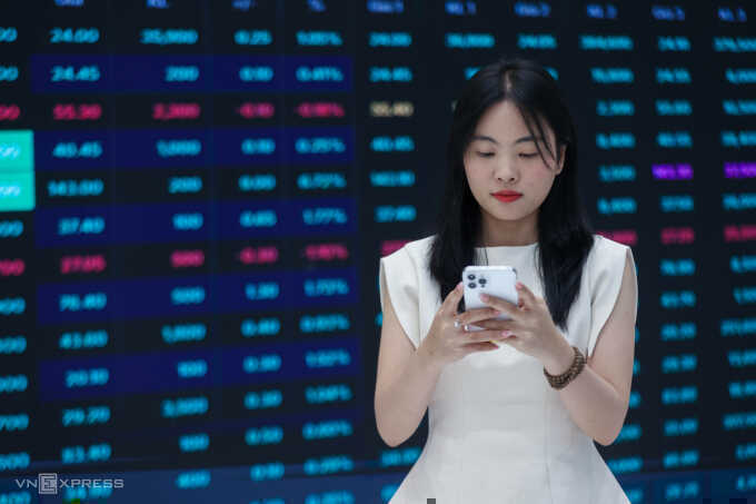 Dragon Capital: Cổ phiếu nhóm Vingroup tăng mạnh không vô lý